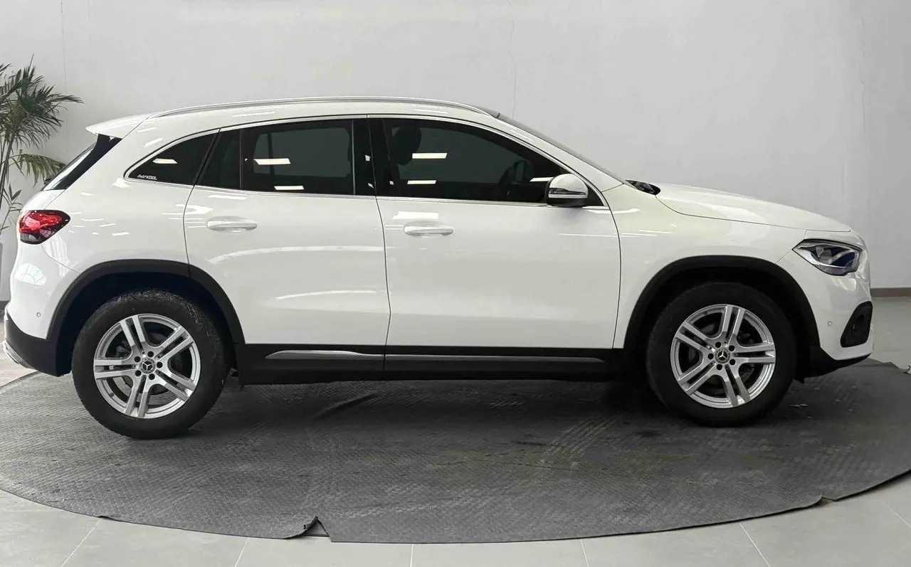 Mercedes Benz 2022 GLA 180 1.3T automatic gear 3