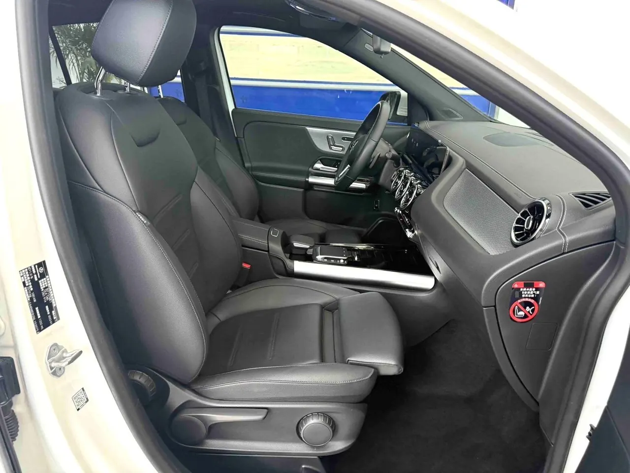 Mercedes Benz 2022 GLA 180 1.3T automatic gear 4