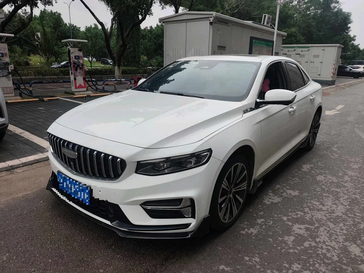 Открыть галерею: Geely 2025 Star Rui 1.5TD Oriental Obsidian Kunlun Edition Automatic Gear