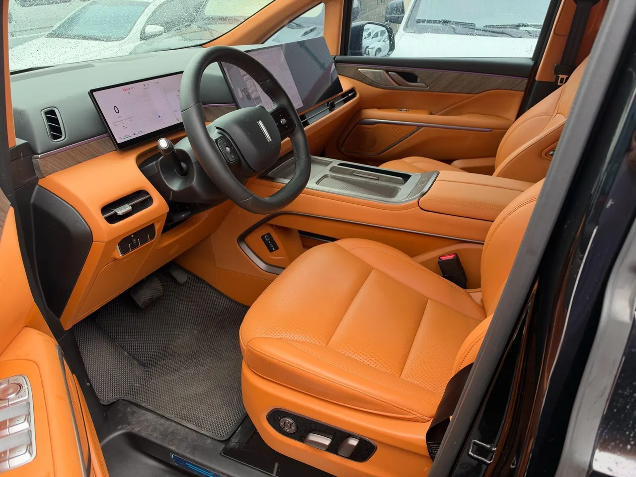 WEY 2025 VV7 Hi4 1.5T Four-Wheel-Drive Automatic Model 3