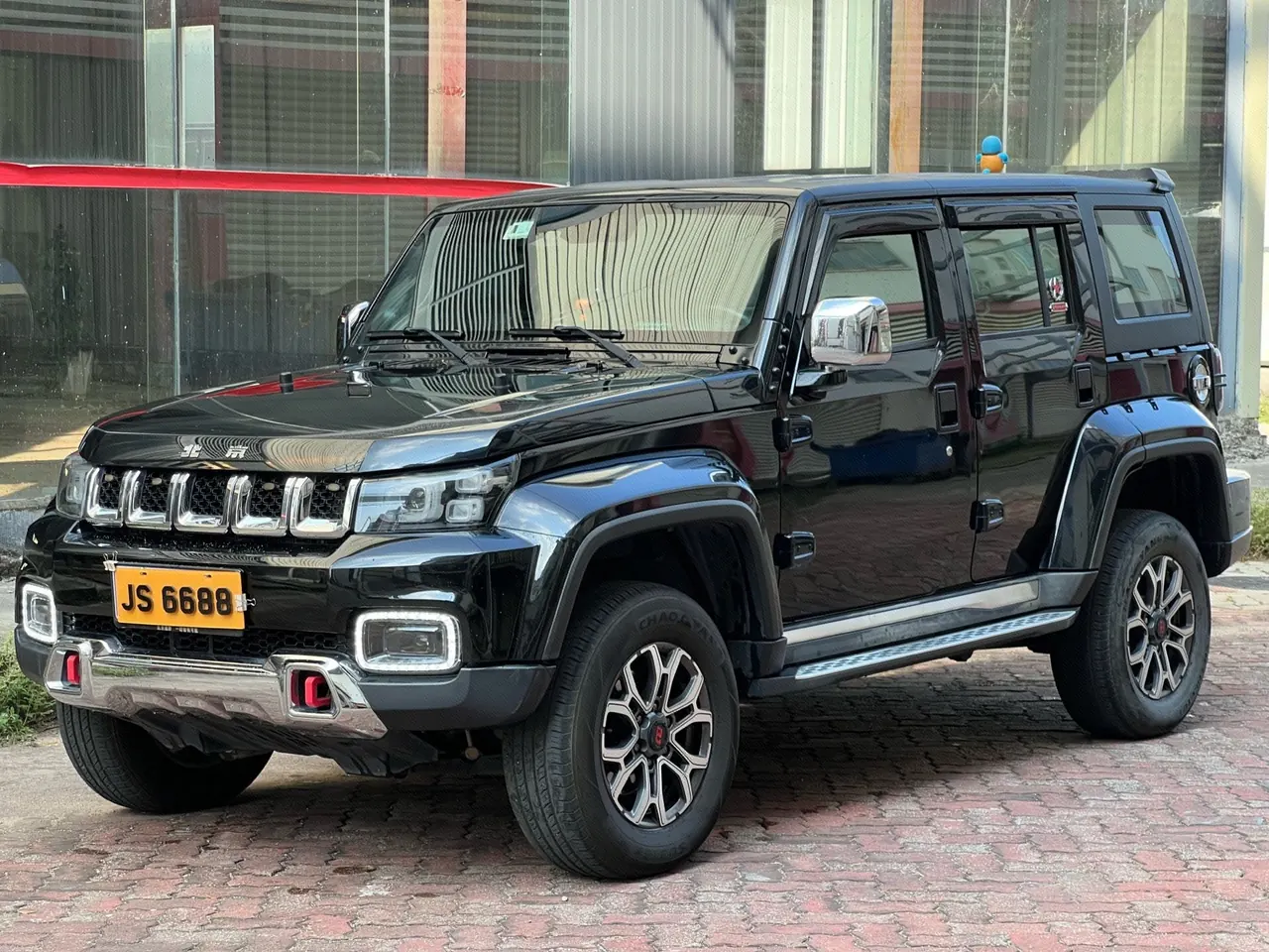 Открыть галерею: Beijing 2020 BJ40 2.0T 4-wheel drive city hunter version chivalrous automatic gear