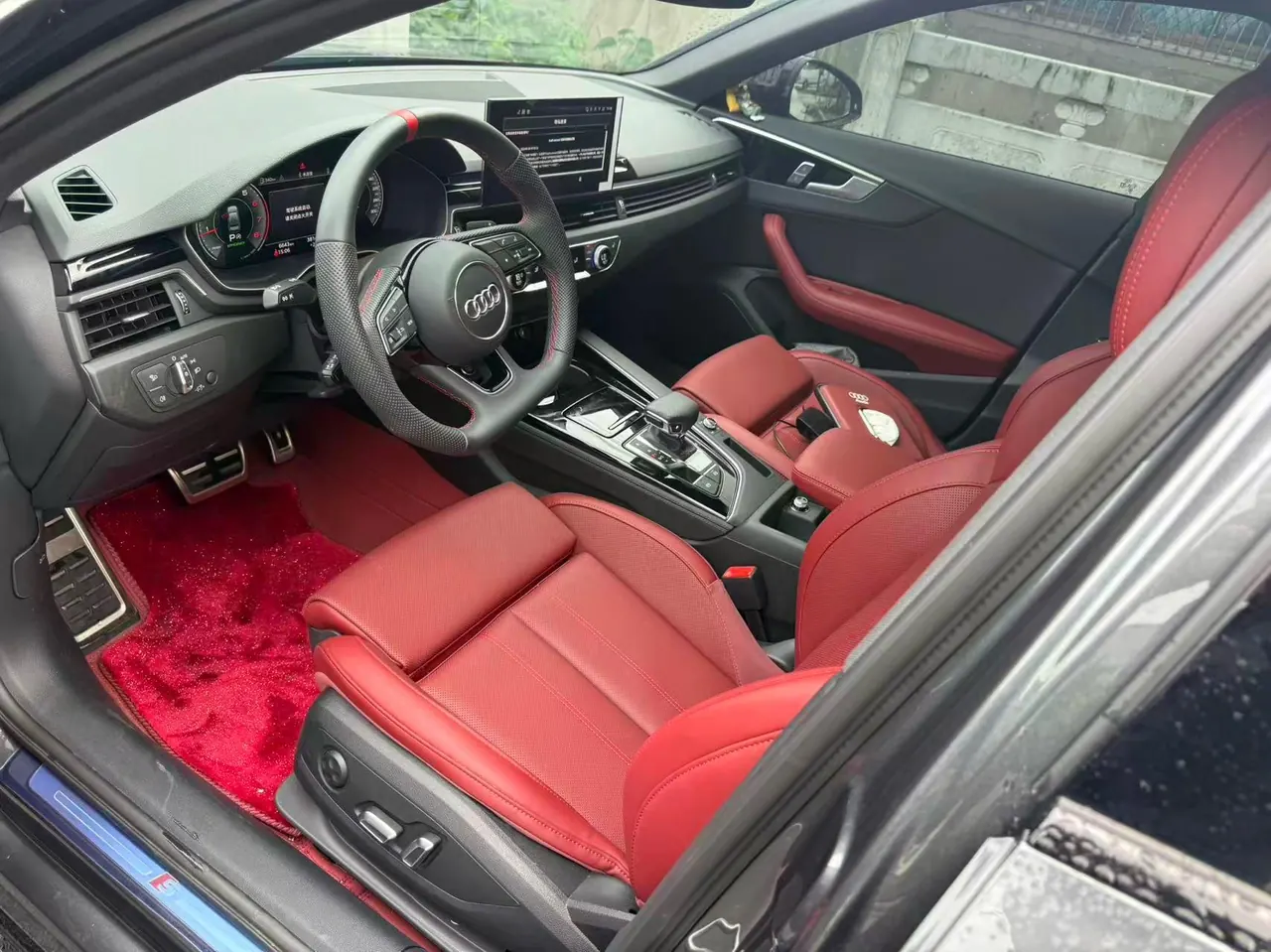 Audi 2025 A4L 2.0TFSI 40TFSI 2 million‑vehicle celebration edition, luxury sporty model, automatic transmission 2