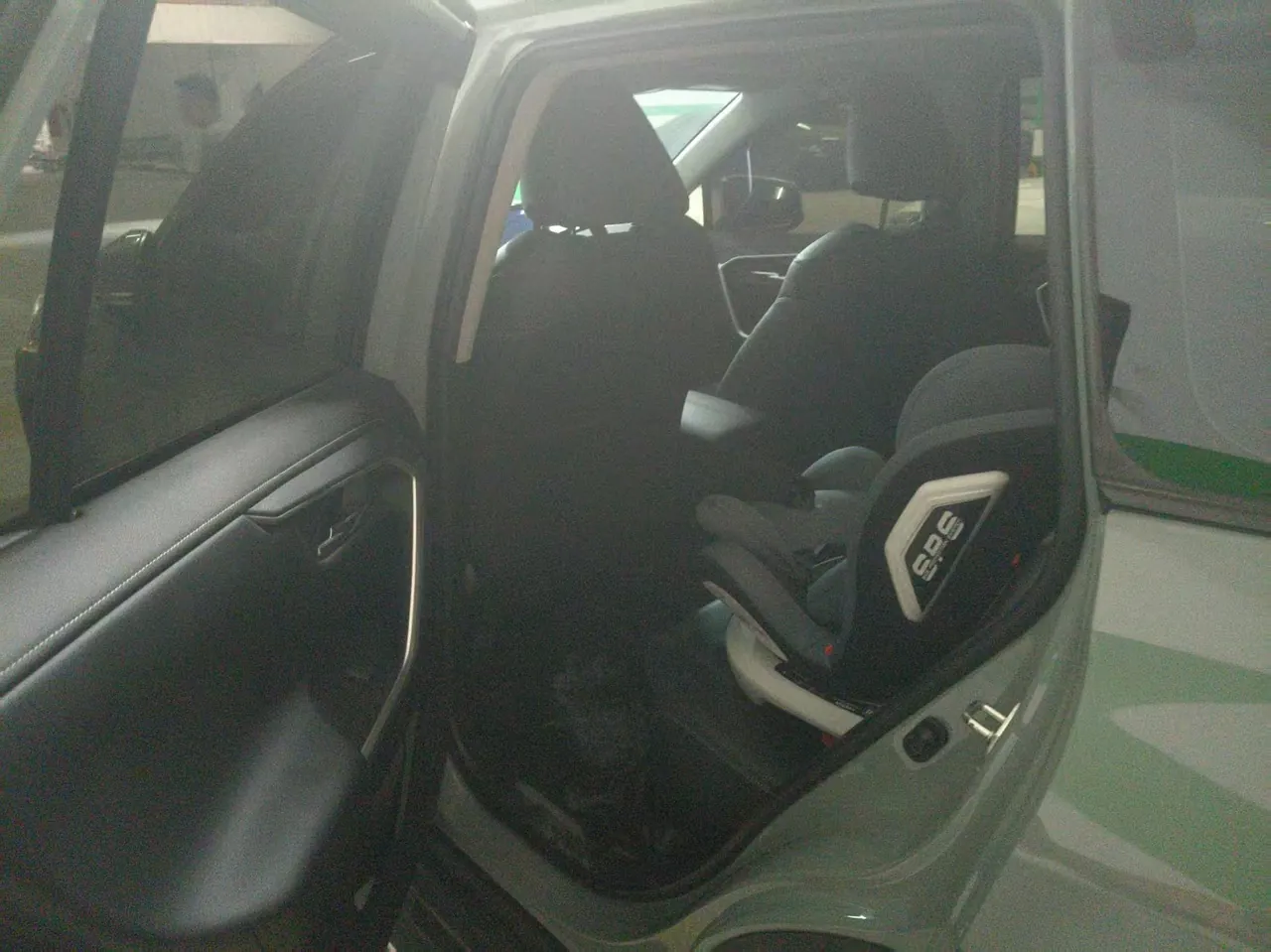 Toyota 2020 RAV4 RongFang 2.0 Stepless Four-wheel Drive Premium Edition Automatic Gear 3