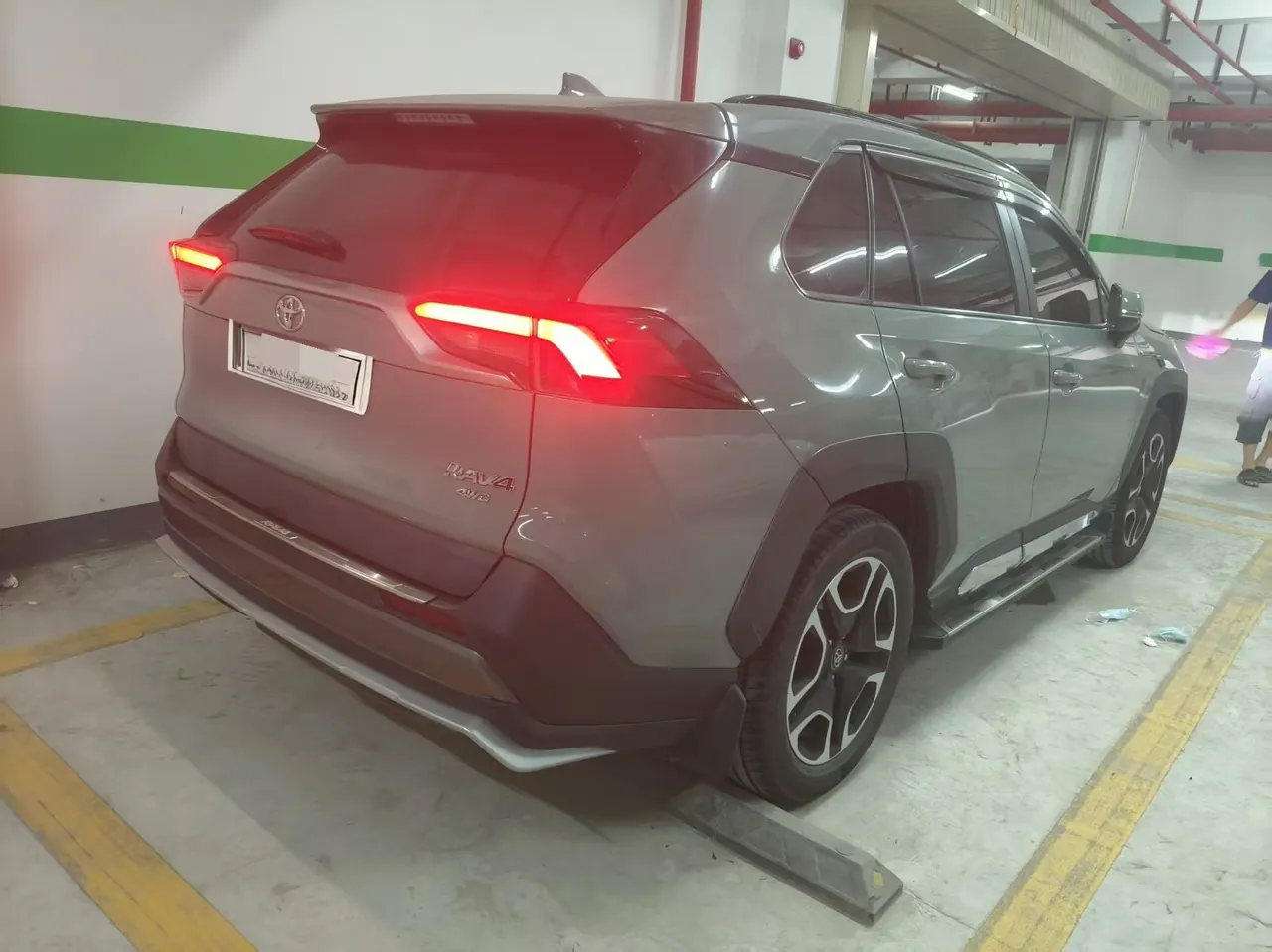 Toyota 2020 RAV4 RongFang 2.0 Stepless Four-wheel Drive Premium Edition Automatic Gear 4