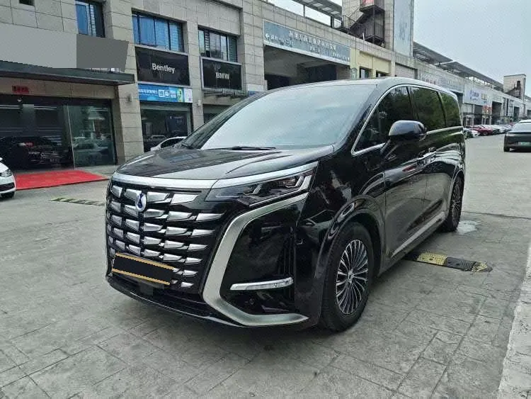 Открыть галерею: Denza 2024 Denza D9 DM-i 1.5T stepless 980 four-wheel drive flagship automatic gear