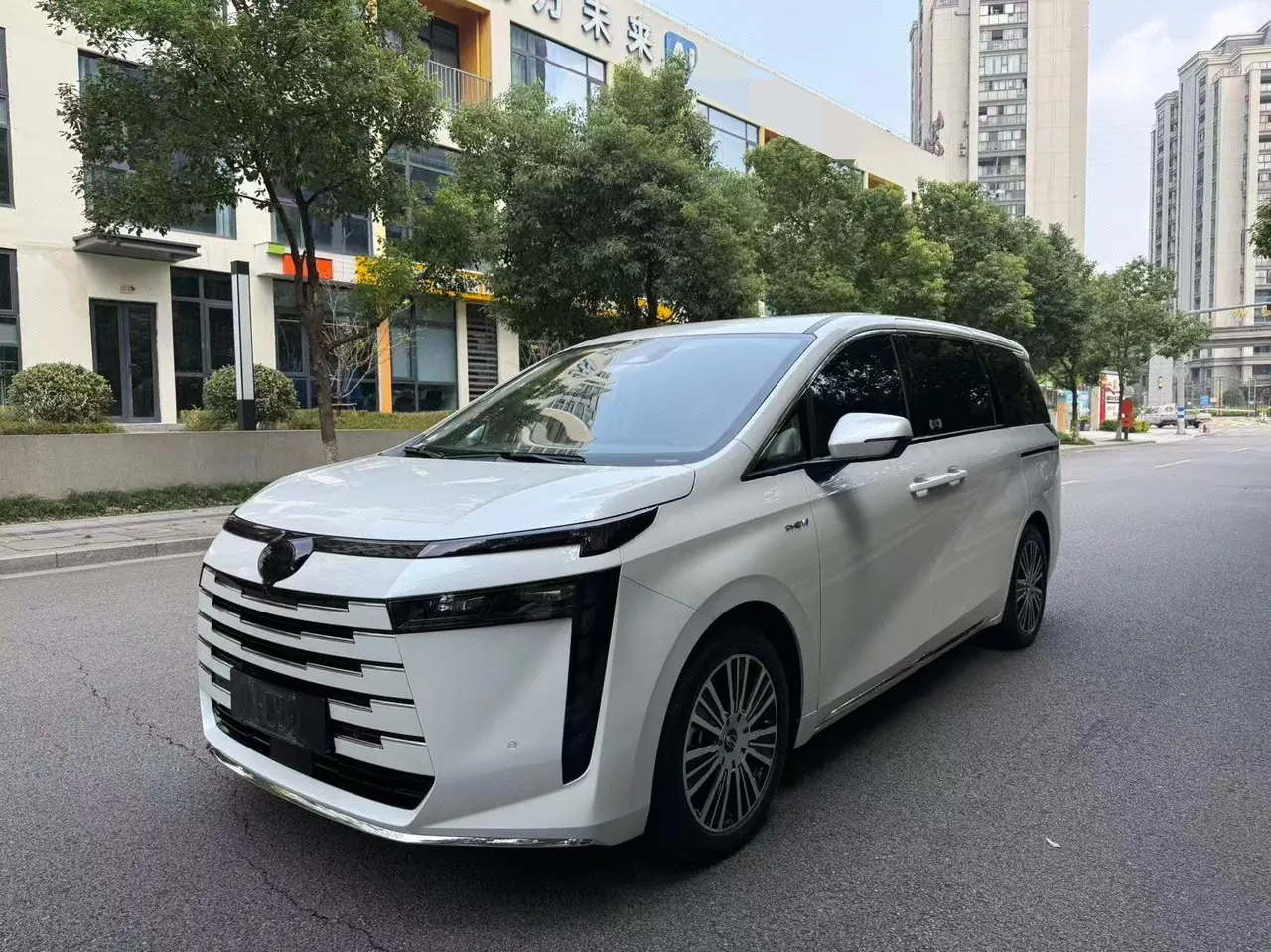 Open image lightbox: GAC Trumpchi 2024 E8 2.0 150km MAX Automatic Transmission