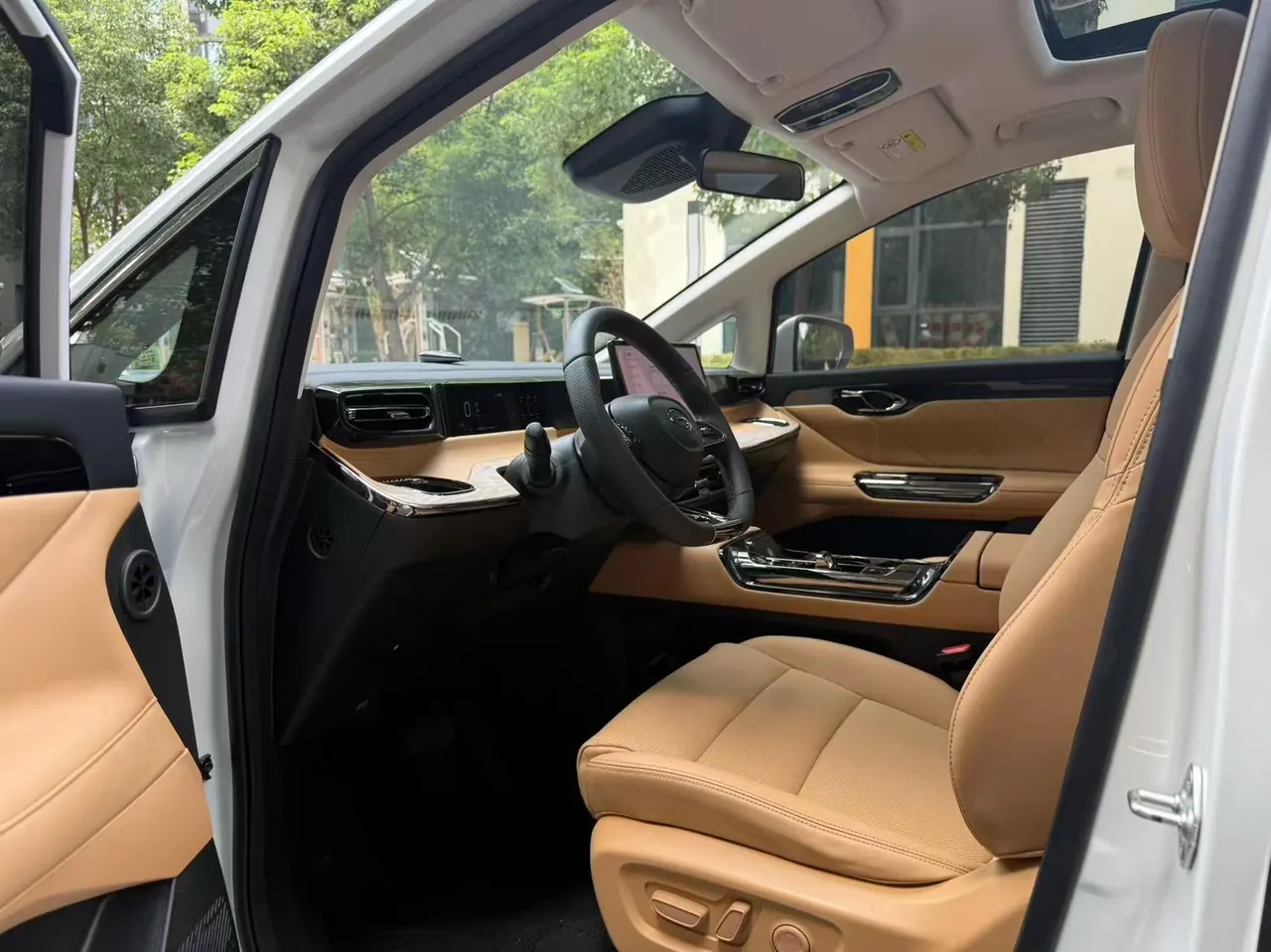 GAC Trumpchi 2024 E8 2.0 150km MAX Automatic Transmission 2