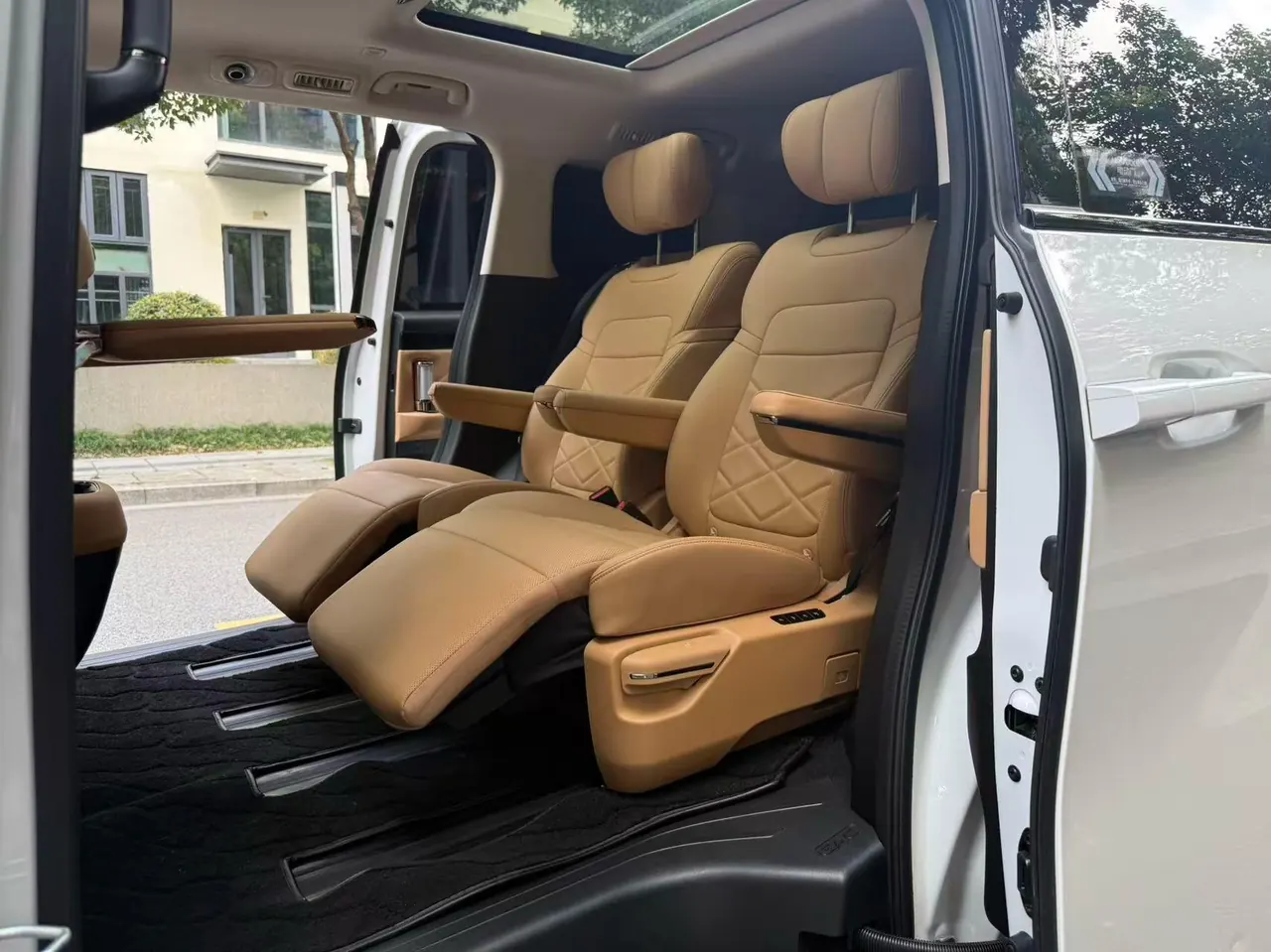 GAC Trumpchi 2024 E8 2.0 150km MAX Automatic Transmission 6