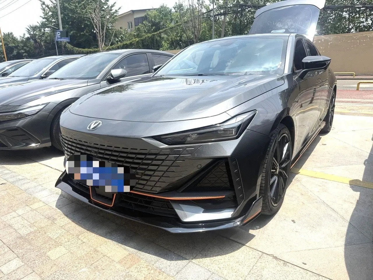 Открыть галерею: ChangAn 2023 UNI-V 1.5T Sports Edition Automatic