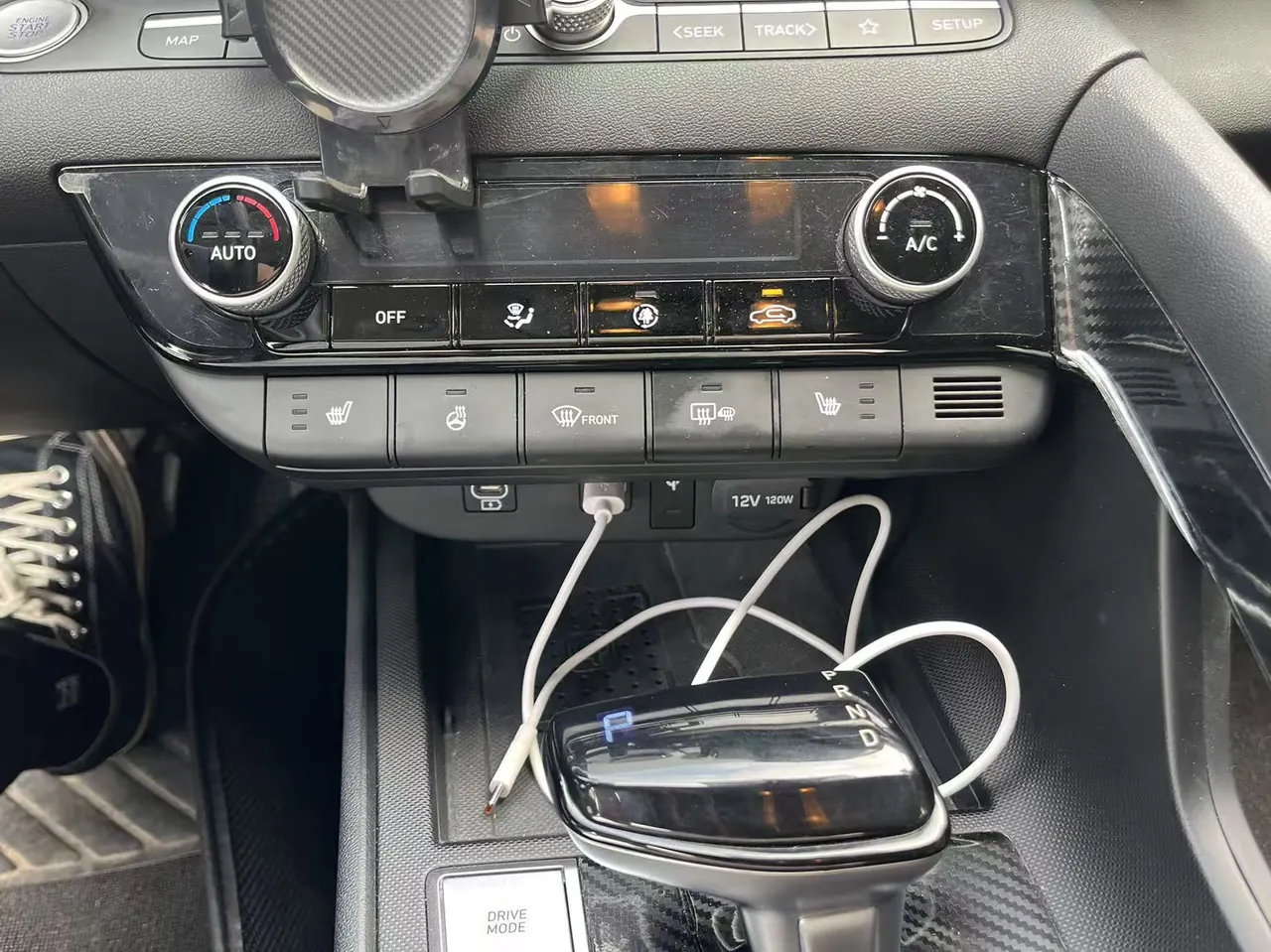 Hyundai 2023 Elantra -3-compartment 1.5 stepless TOP flagship automatic gear 7