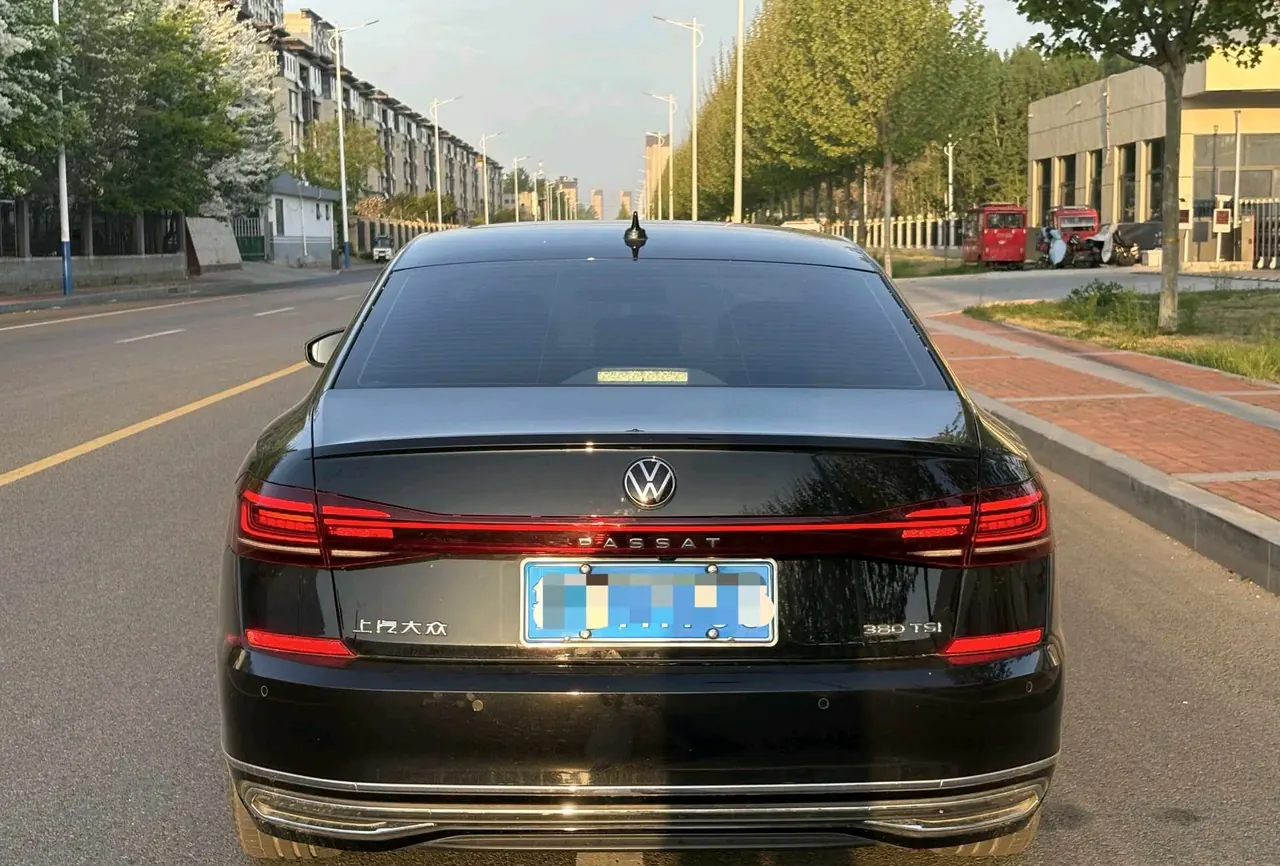 Volkswagen 2024 Passat 2.0TSI 380TSI Star Dragon Edition Automatic Gear 2