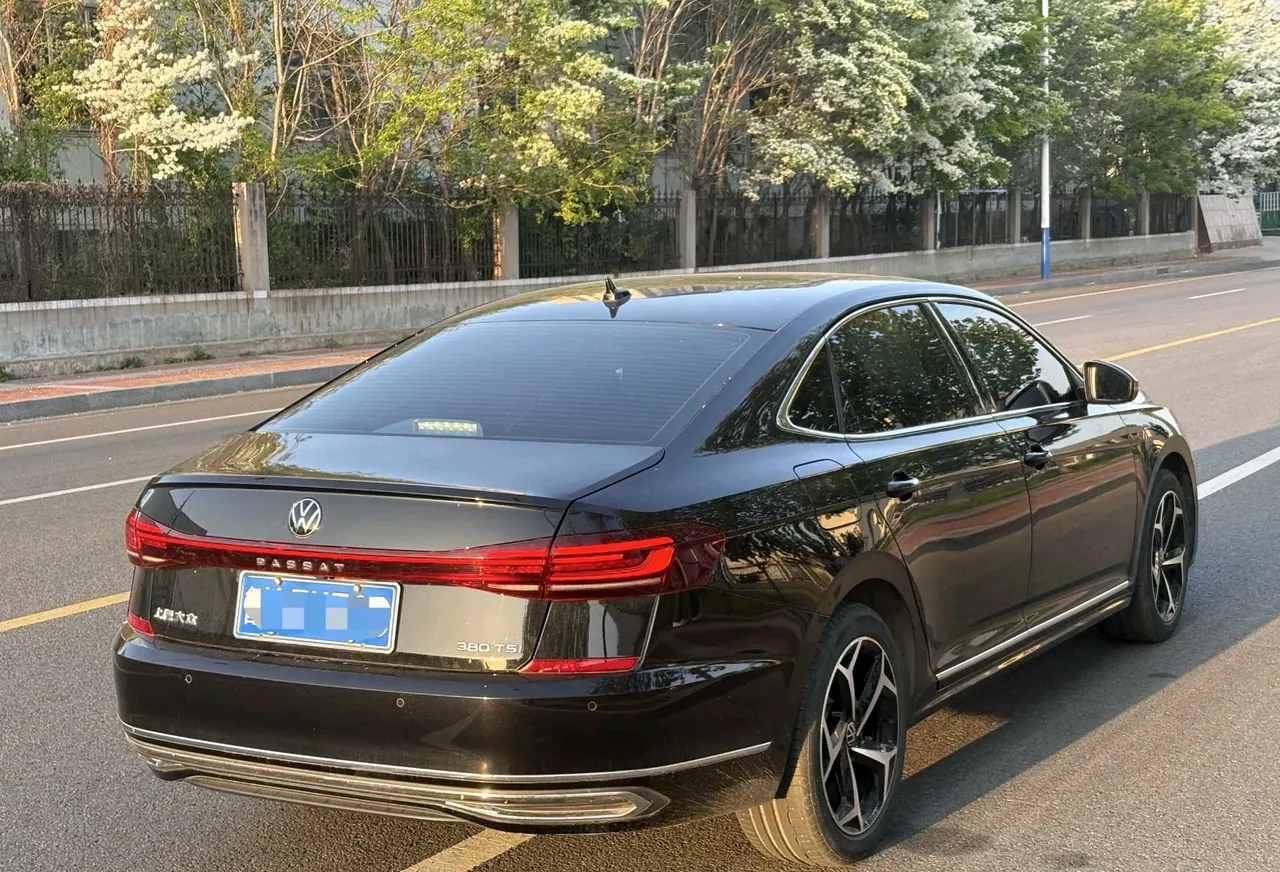 Volkswagen 2024 Passat 2.0TSI 380TSI Star Dragon Edition Automatic Gear 3