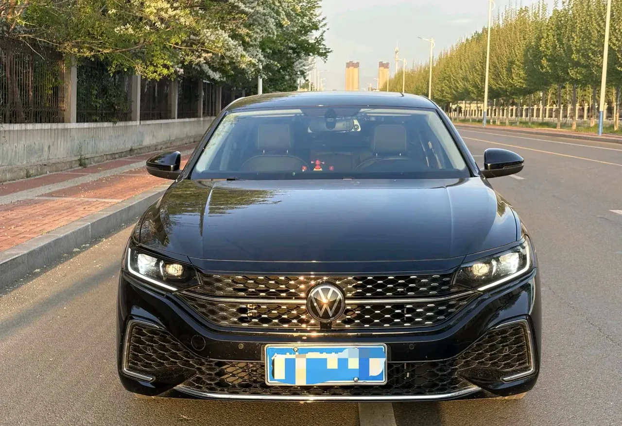 Volkswagen 2024 Passat 2.0TSI 380TSI Star Dragon Edition Automatic Gear 6
