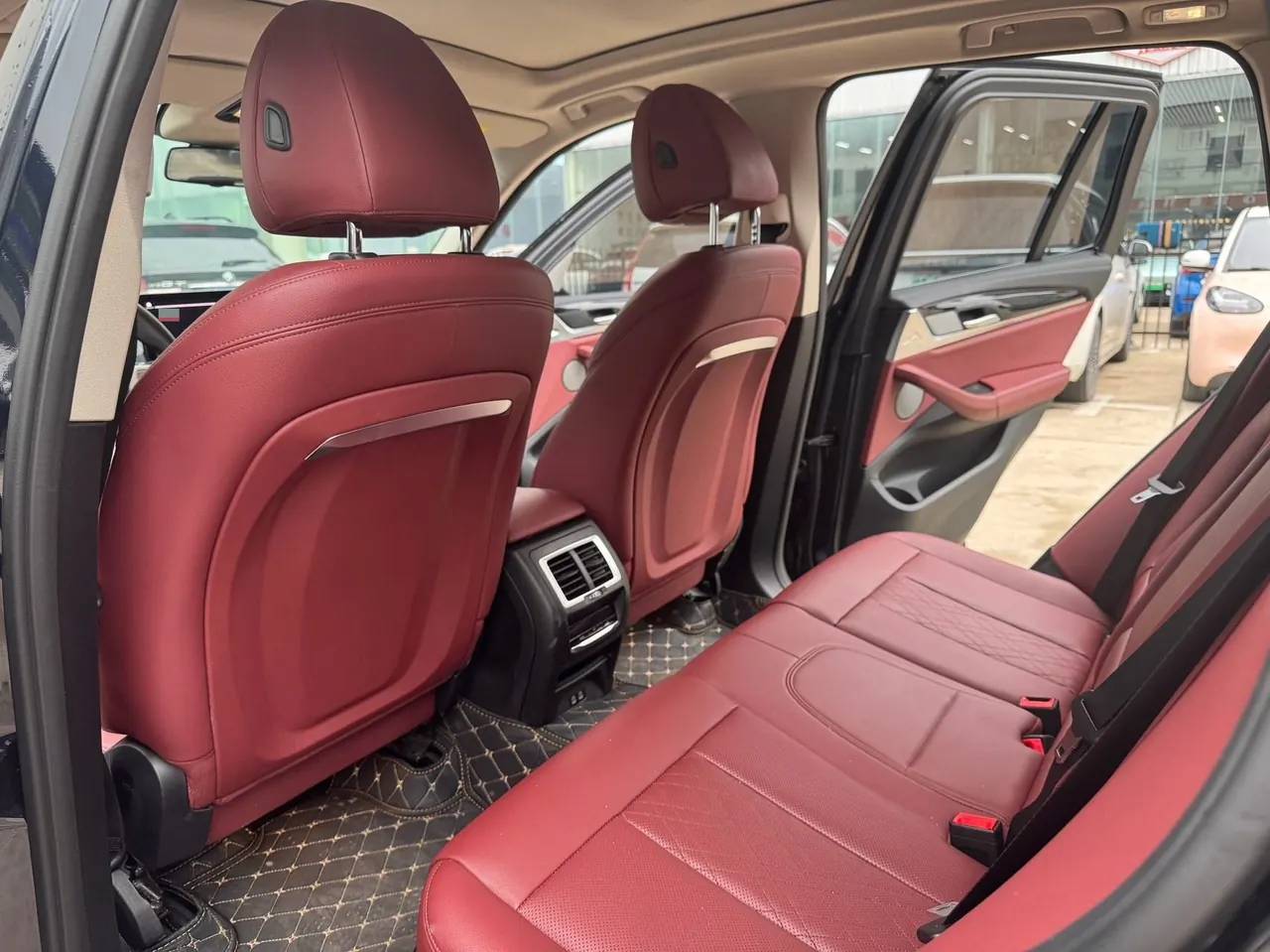 BMW 2024 iX3 leading automatic 5