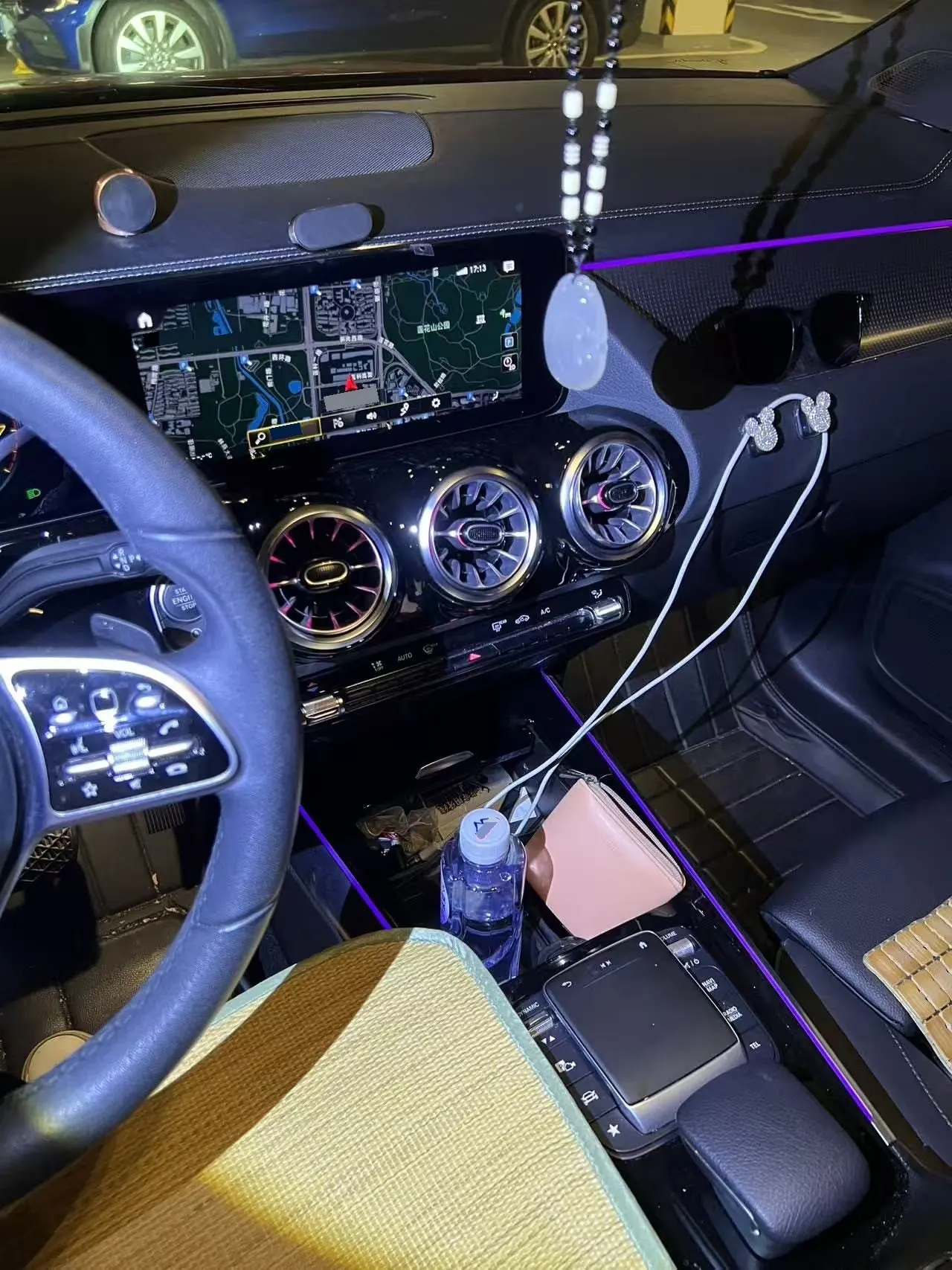 Открыть галерею: Mercedes Benz 2020 GLA 200 1.3T automatic gear