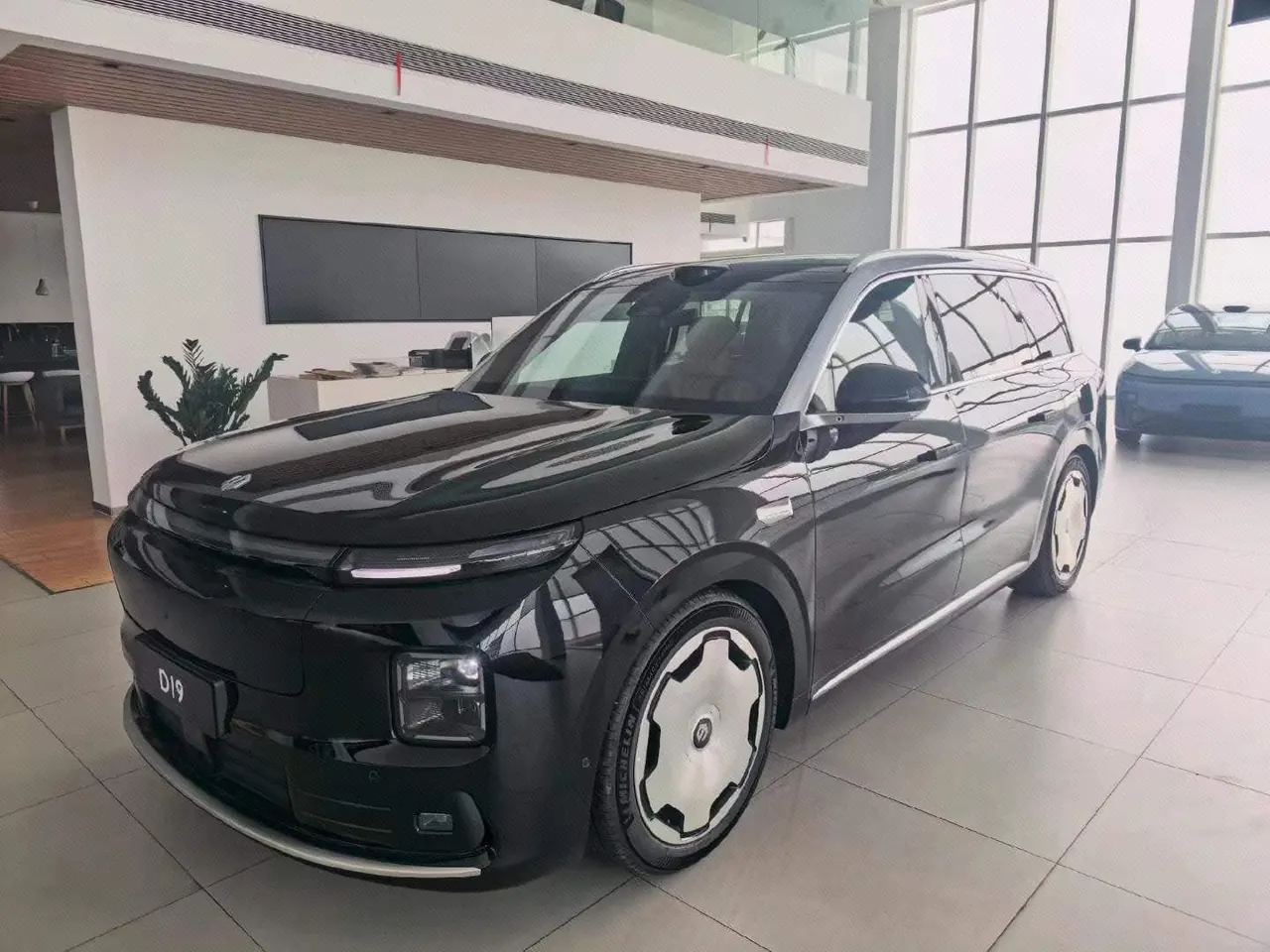 Open image lightbox: Leapmotor 2026 D 19 720 Zhizun Edition 7-seat Automatic Gear