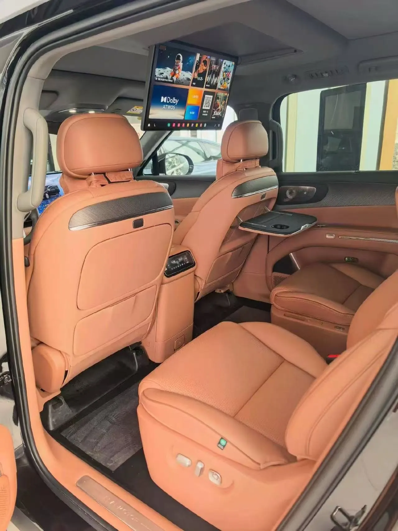 Leapmotor 2026 D 19 720 Zhizun Edition 7-seat Automatic Gear 4