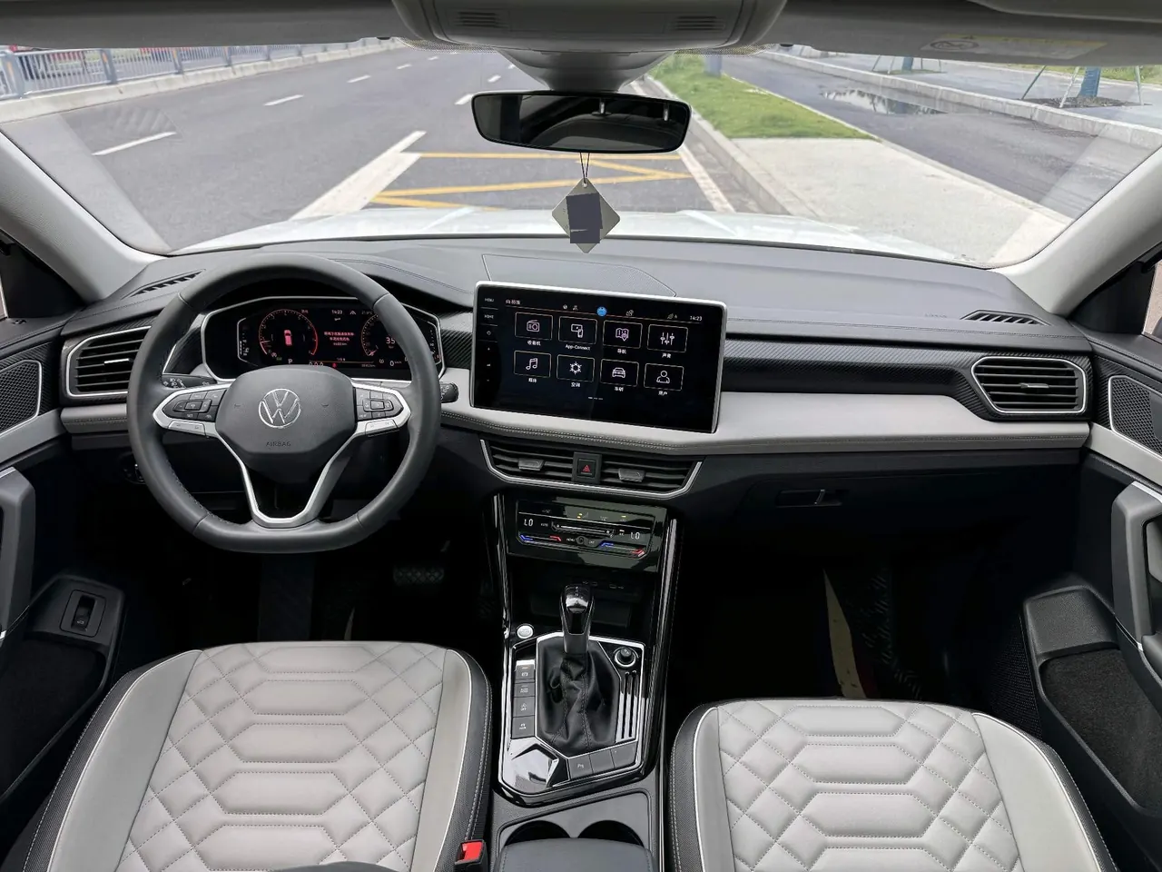 Volkswagen 2023 Tanyue 2.0TSI 330TSI Two-Drive Luxury Plus Advanced Edition Automatic Gear 4
