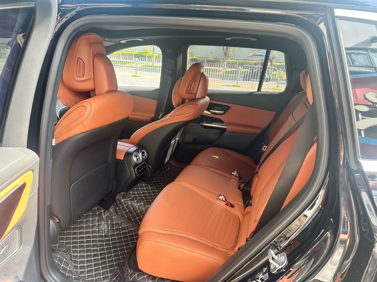 Mercedes Benz 2023 GLC 300 L 4MATIC 48V 2.0T dynamic 7-seat automatic gear 3
