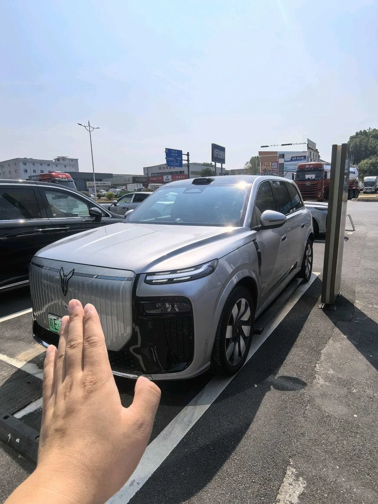 Open image lightbox: Voyah 2026 Taishan X8 EV ULTRA automatic gear