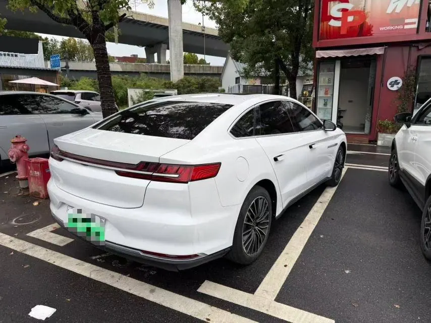 BYD 2020 Han DM 2.0T four-wheel drive performance version luxury automatic gear 5