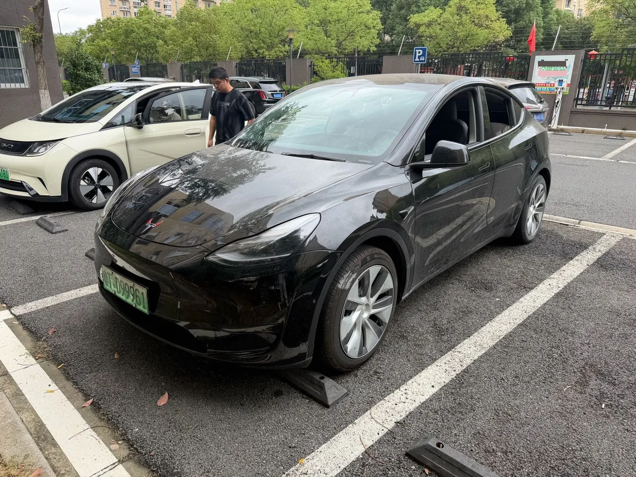 Open image lightbox: Tesla 2022 Model Y rear-wheel drive version (facelift) automatic gear