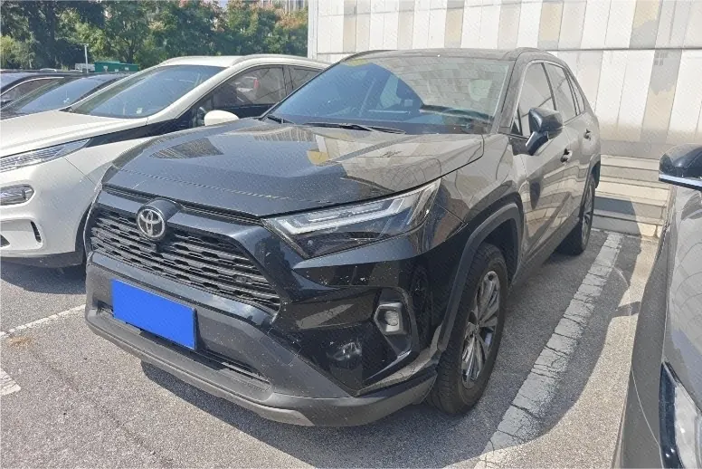 Открыть галерею: Toyota 2023 RAV4 Rongbo 2.0 Stepless Two-Drive Fashion Plus Edition Automatic Gear
