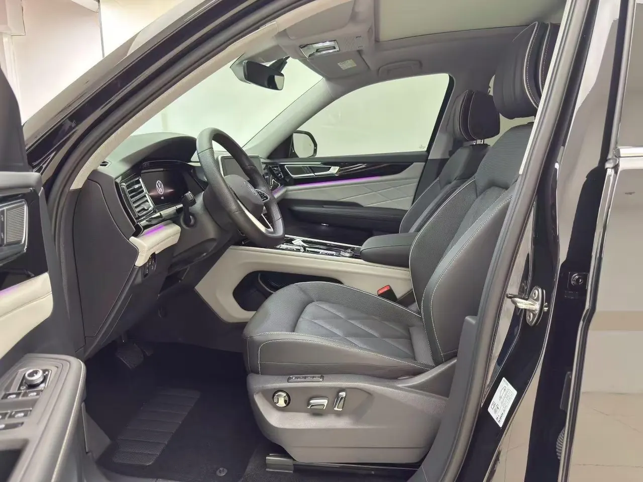 Volkswagen 2024 Tuang 2.0TSI 380TSI four-wheel drive Longyao version automatic gear 3