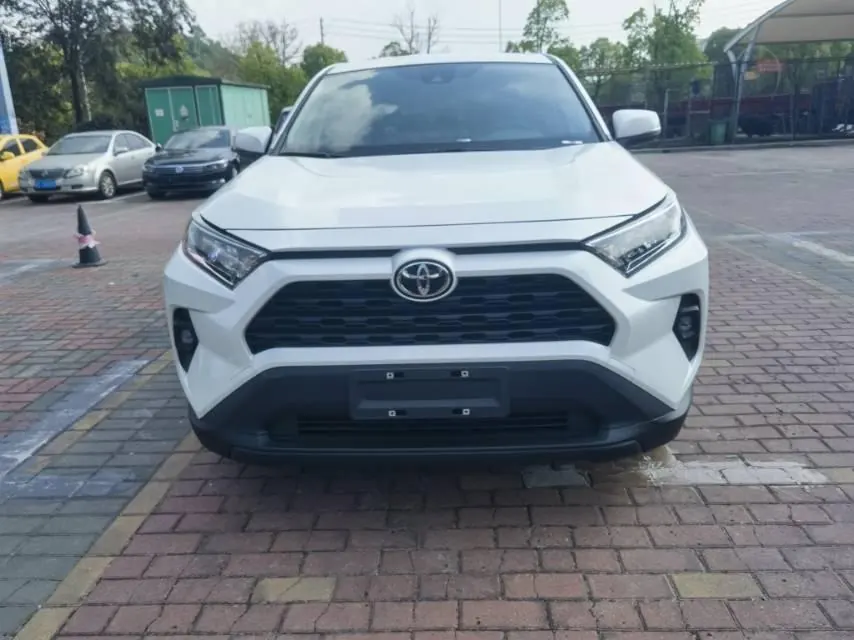 Toyota 2023 RAV4 Rongbo 2.0 Stepless Two-Drive 20th Anniversary Platinum Commemorative Edition Automatic Gear 2