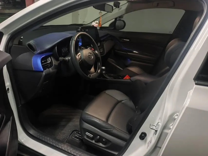 Toyota 2022 C- HR 2.0 stepless leading version of automatic gear 2