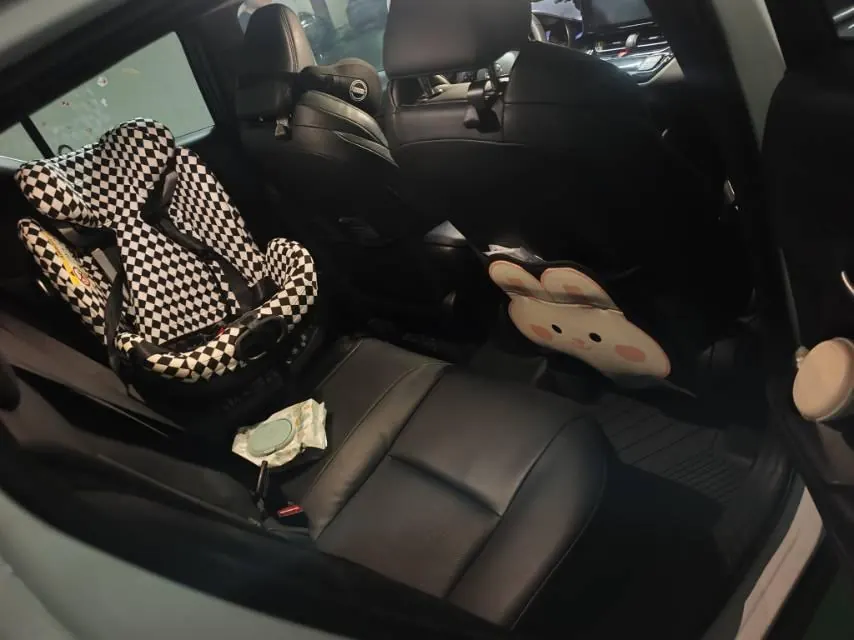 Toyota 2022 C- HR 2.0 stepless leading version of automatic gear 3