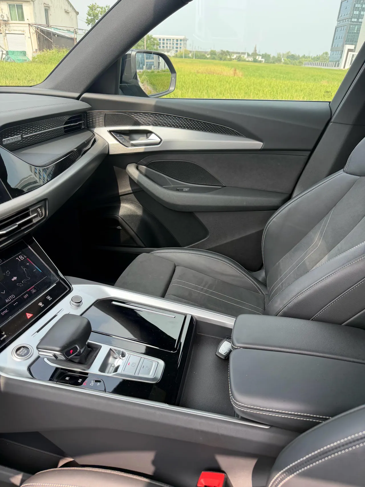 Audi 2024 Q6 2.0TFSI 40TFSI Quattro Cloud View Flying Kit 7-seat Automatic Gear 4