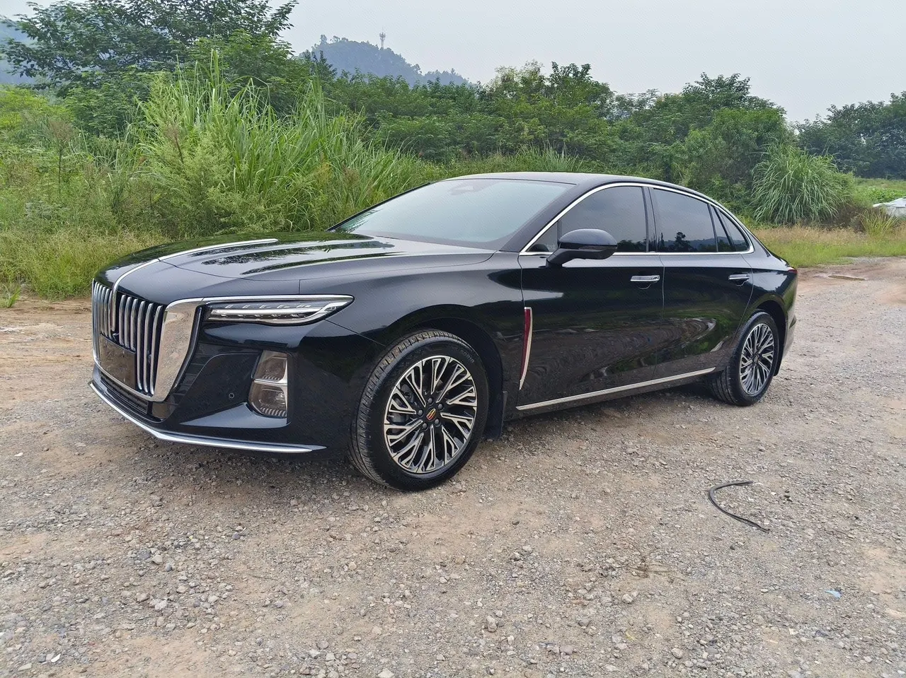 Открыть галерею: HongQi 2024 H5 2.0T Zhilian Qi Chang Edition Automatic Gear