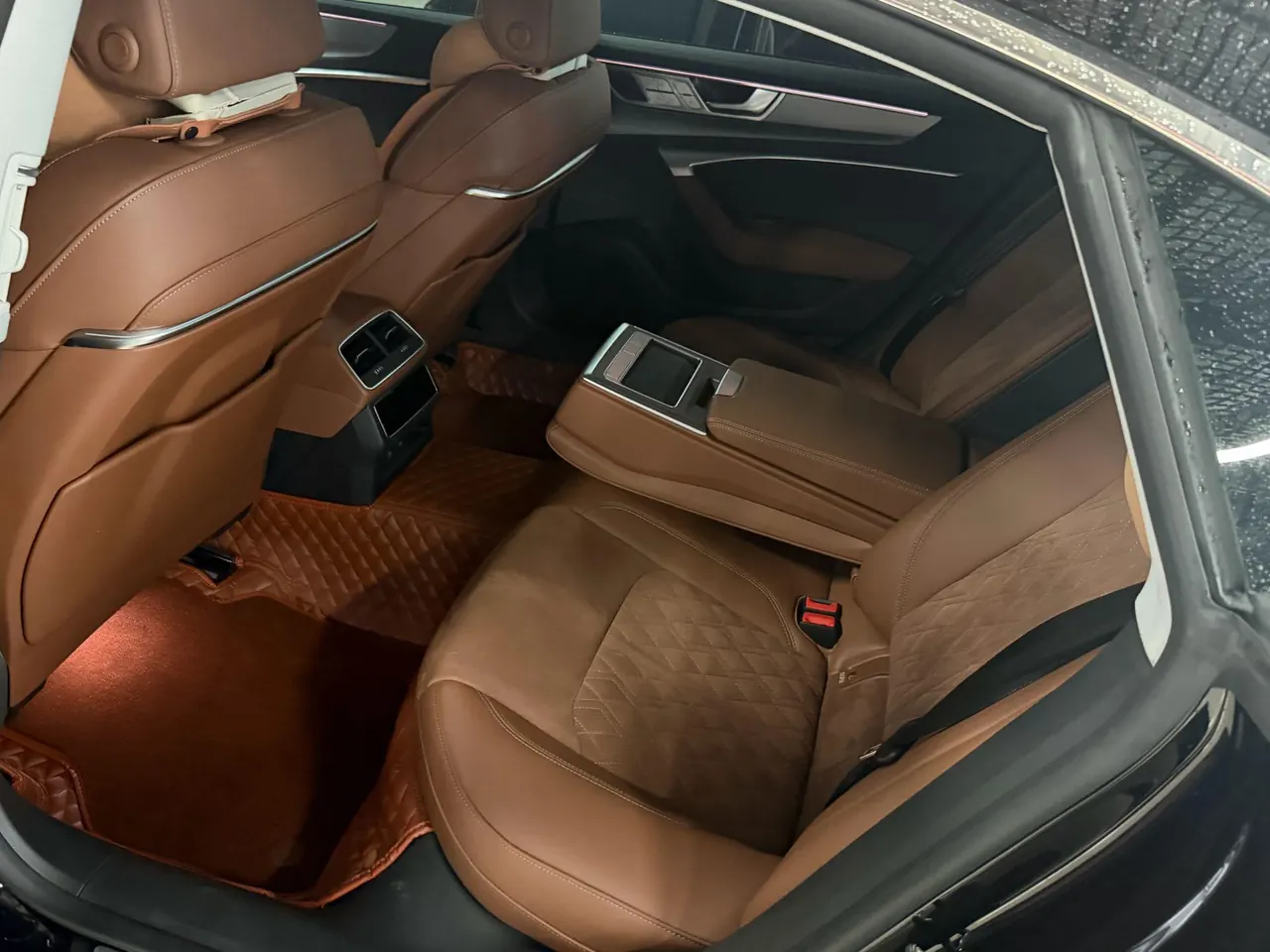 Audi 2024 A7L 2.0TFSI 45TFSI Quattro Luxury Automatic 3