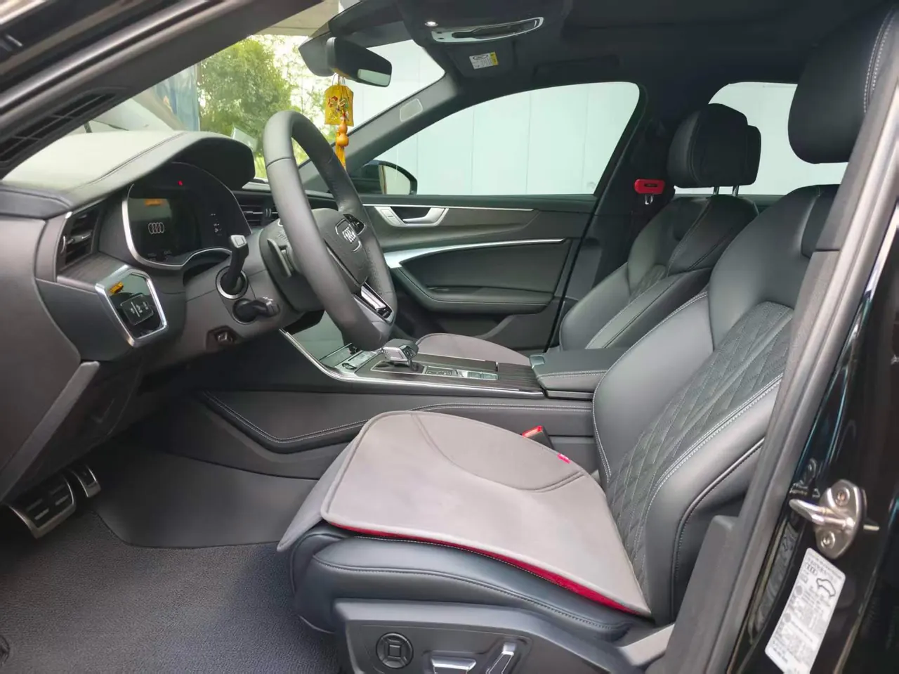 Audi 2025 A6L 2.0TFSI 45TFSI Quattro enjoy dynamic automatic transmission 3