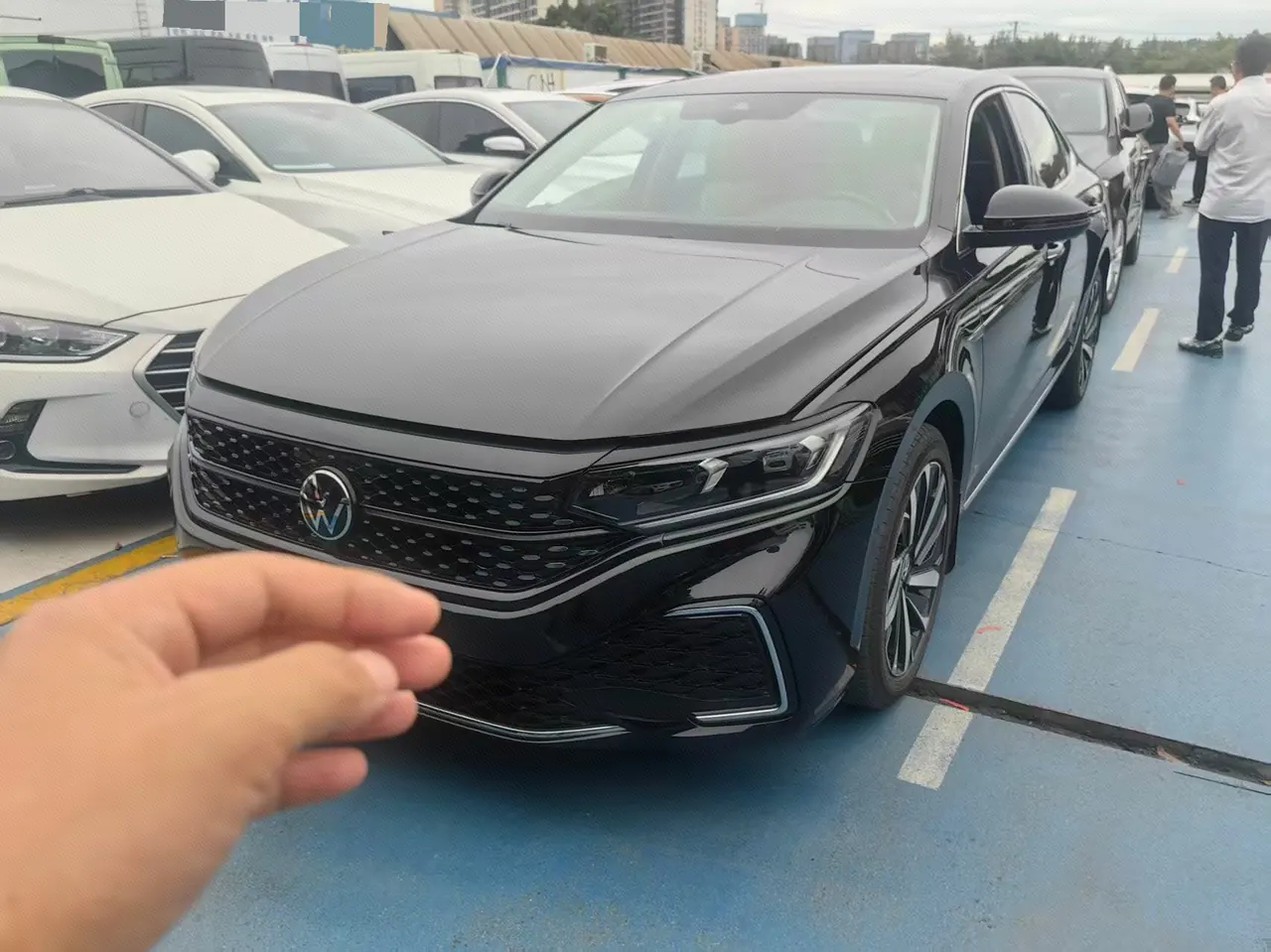 Open image lightbox: Volkswagen 2022 Passat 2.0TSI 330TSI Star Deluxe Edition Automatic Transmission