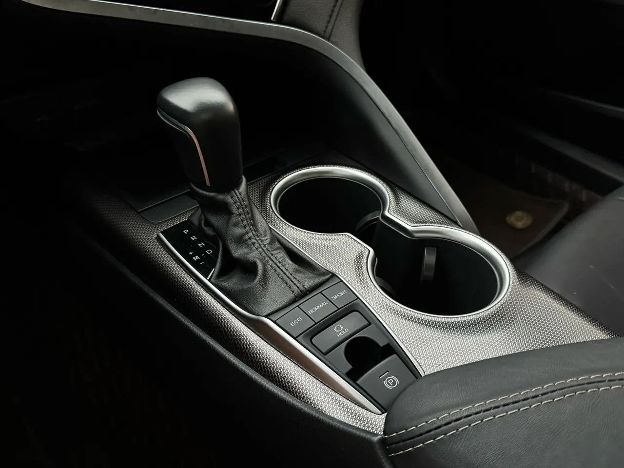 Toyota 2022 Camry 2.0S Stepless Knight Edition Automatic Gear 5