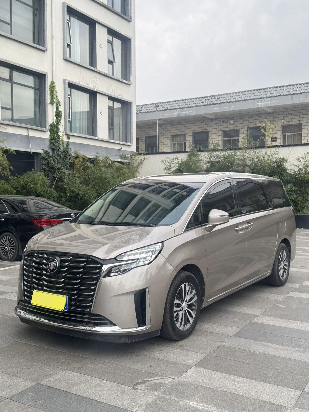 Open image lightbox: Buick 2023 GL8 ES Lu Zun 48V 2.0T 653T Comfortable Automatic Gear