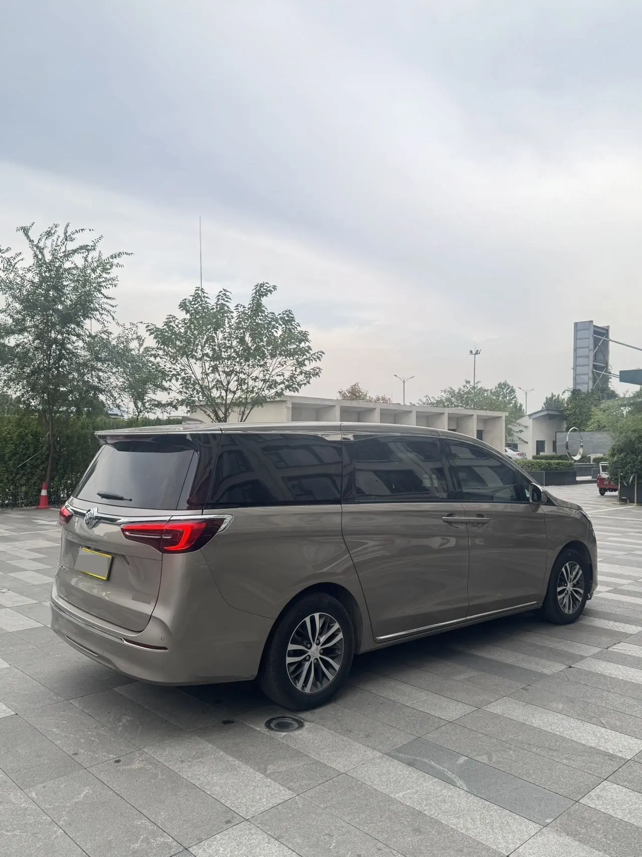 Buick 2023 GL8 ES Lu Zun 48V 2.0T 653T Comfortable Automatic Gear 4