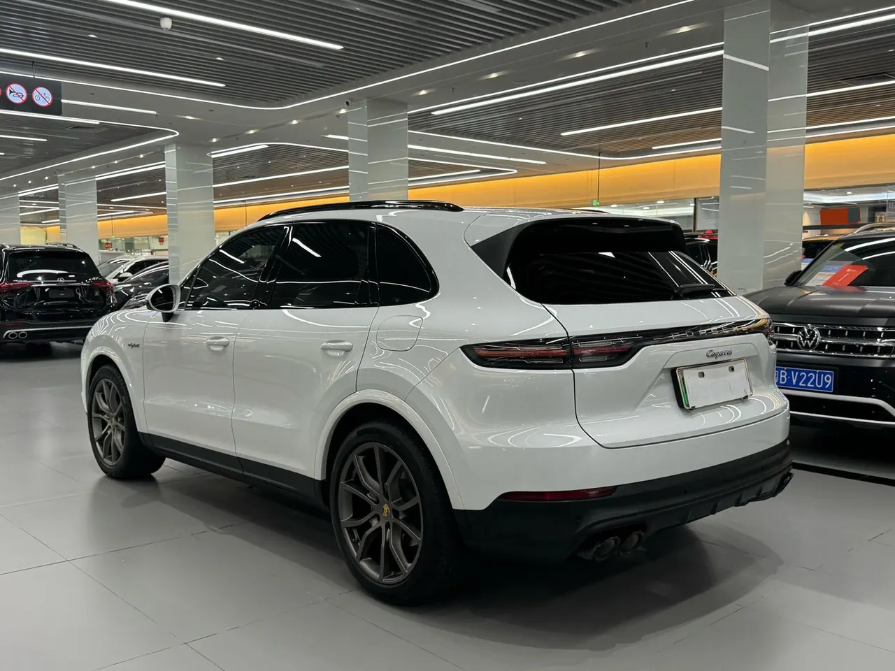 Porsche Cayenne New Energy (Imported) 2022 Cayenne Oil and Electric Hybrid 2.0T Platinum Automatic Gear 10