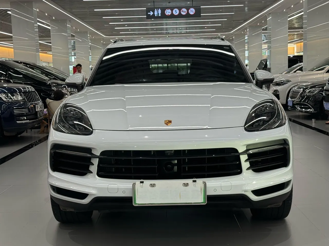 Porsche Cayenne New Energy (Imported) 2022 Cayenne Oil and Electric Hybrid 2.0T Platinum Automatic Gear 2