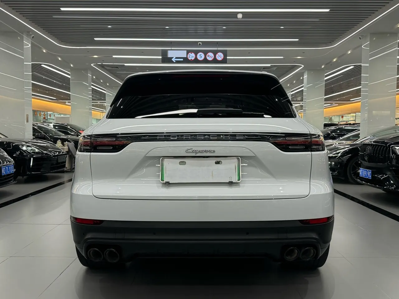 Porsche Cayenne New Energy (Imported) 2022 Cayenne Oil and Electric Hybrid 2.0T Platinum Automatic Gear 3