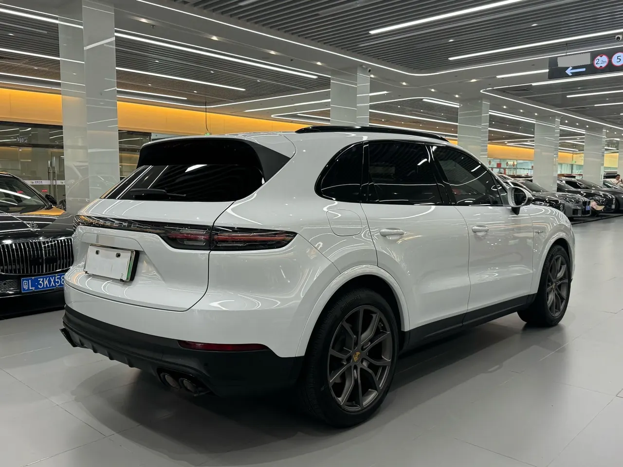Porsche Cayenne New Energy (Imported) 2022 Cayenne Oil and Electric Hybrid 2.0T Platinum Automatic Gear 4