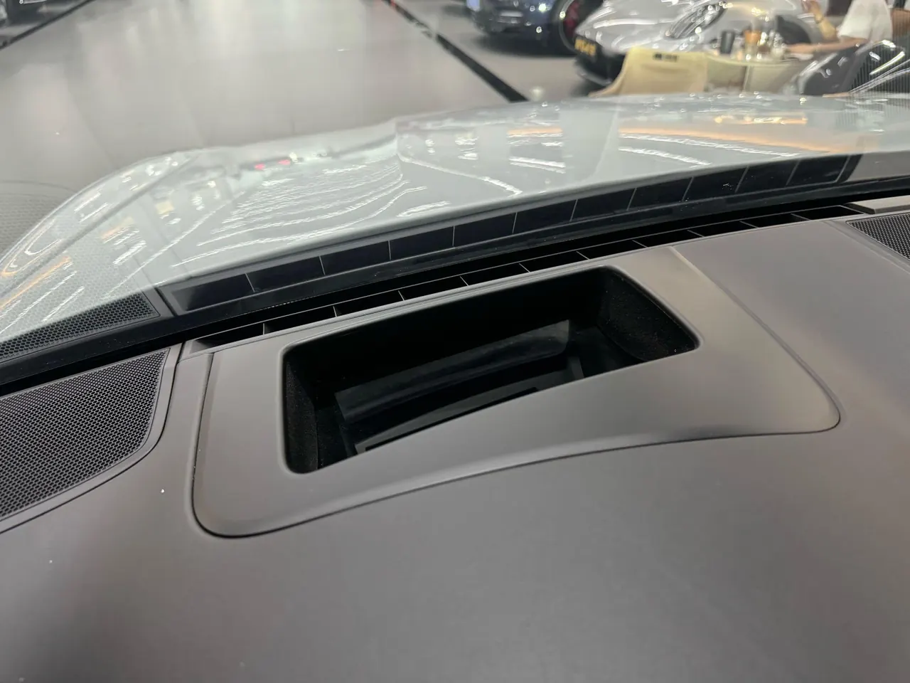 Porsche Cayenne New Energy (Imported) 2022 Cayenne Oil and Electric Hybrid 2.0T Platinum Automatic Gear 9
