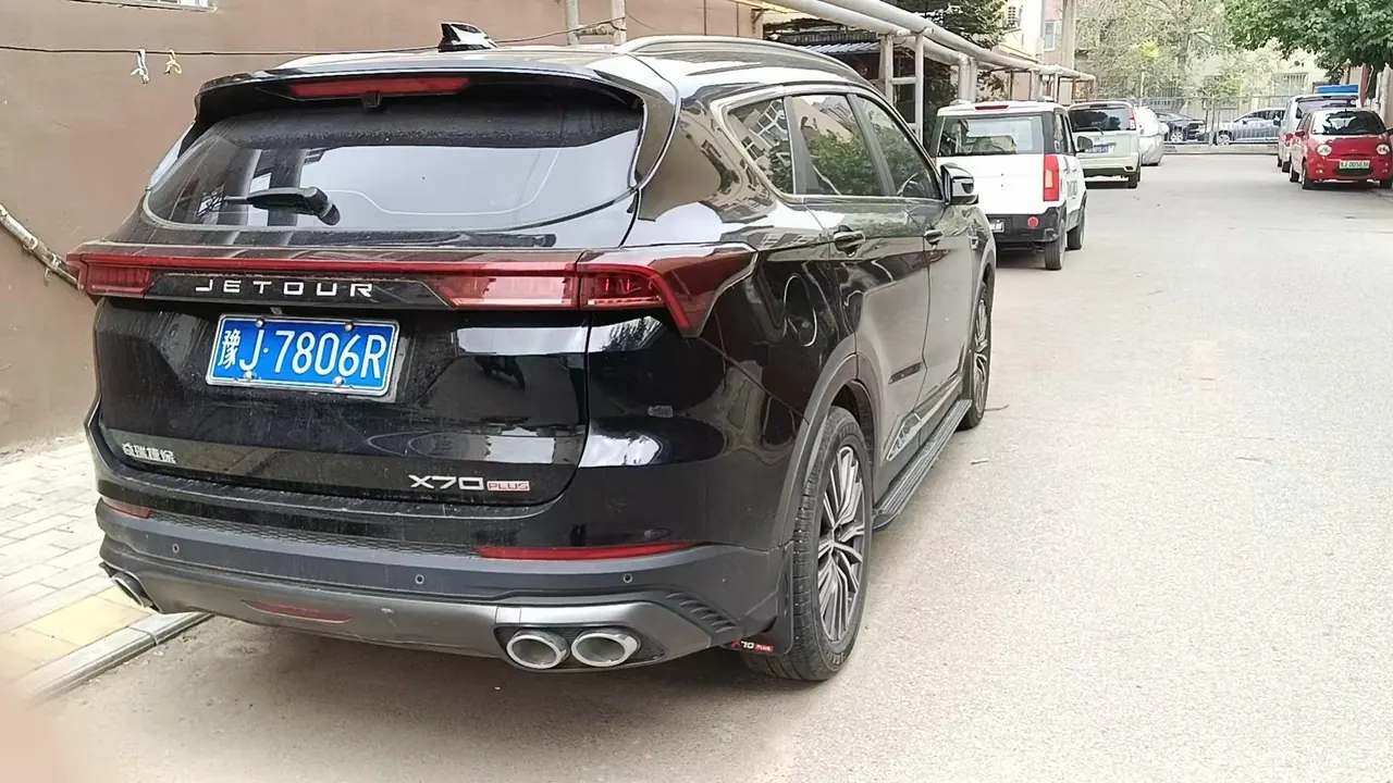Jetour 2025 X70 PLUS 1.5T Deluxe Surging Edition 7-seat Automatic Gear 2