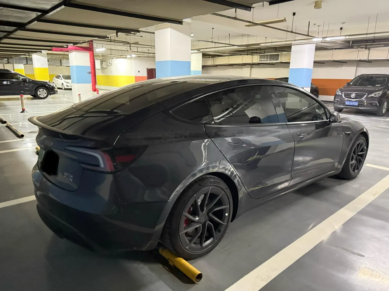 Tesla 2025 Model 3 high-performance all-wheel drive version automatic transmission 8