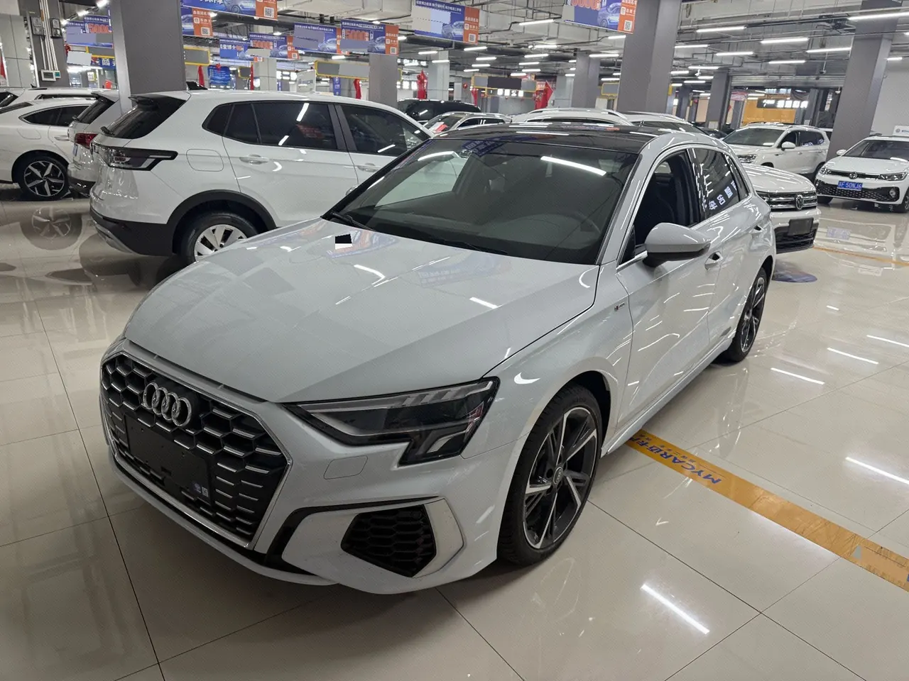 Открыть галерею: Audi 2023 A3 Sportback 1.4TFSI 35TFSI Fashion Sports Automatic