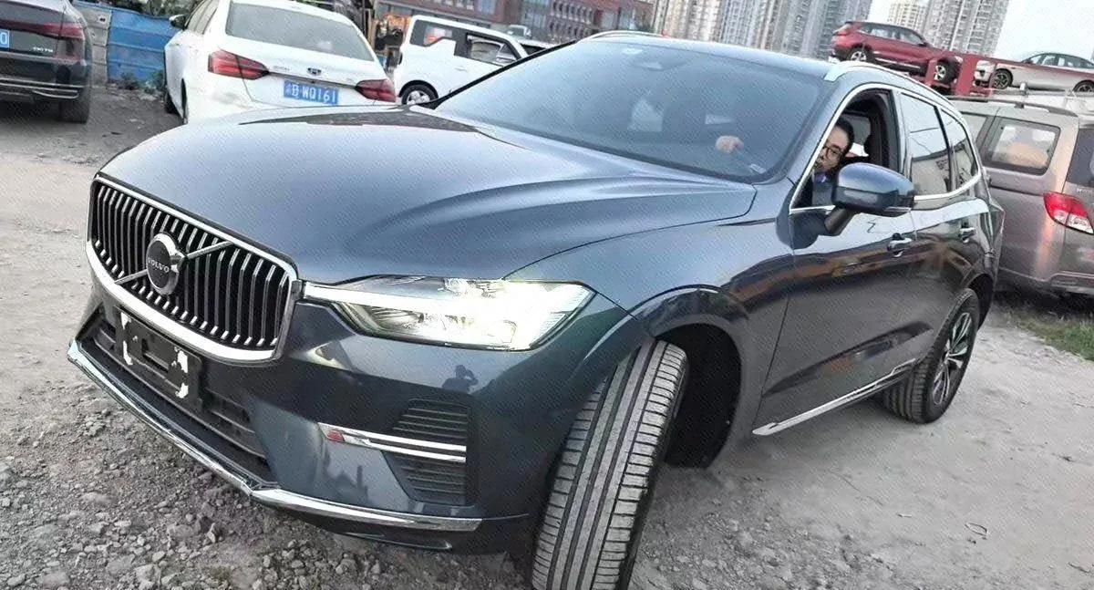 Open image lightbox: Volvo 2024 XC60 48V 2.0T B5 4-wheel-drive Zhiyi Deluxe Edition Automatic Gear