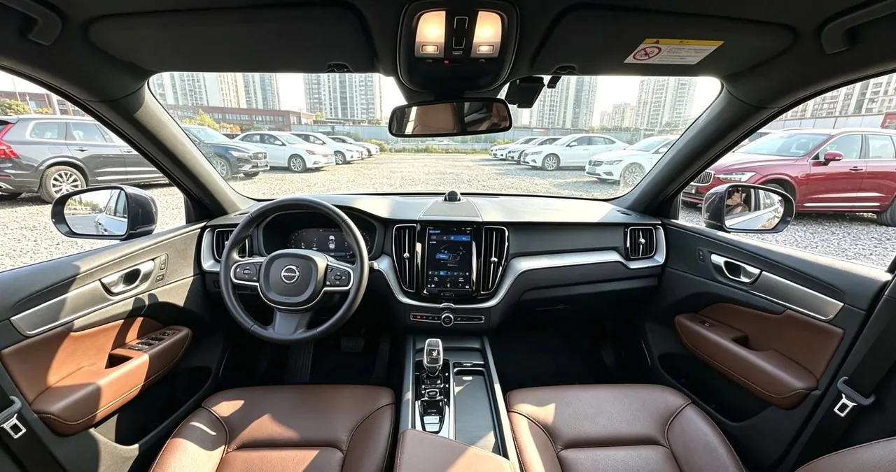 Volvo 2024 XC60 48V 2.0T B5 4-wheel-drive Zhiyi Deluxe Edition Automatic Gear 4