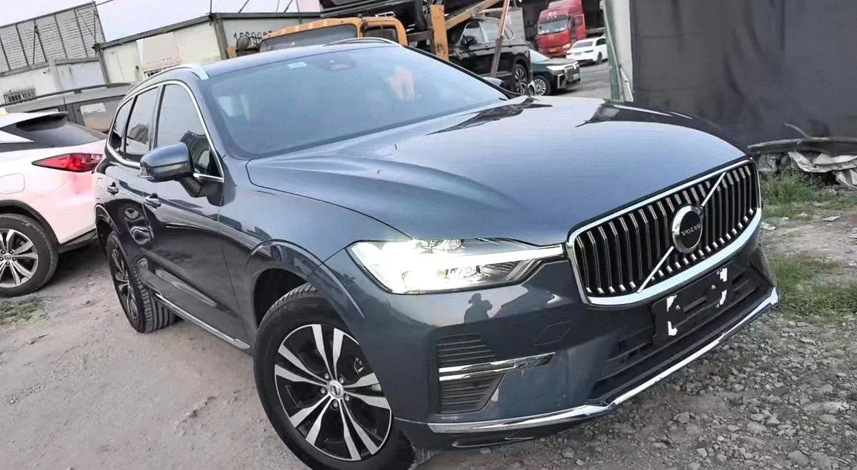 Volvo 2024 XC60 48V 2.0T B5 4-wheel-drive Zhiyi Deluxe Edition Automatic Gear 5